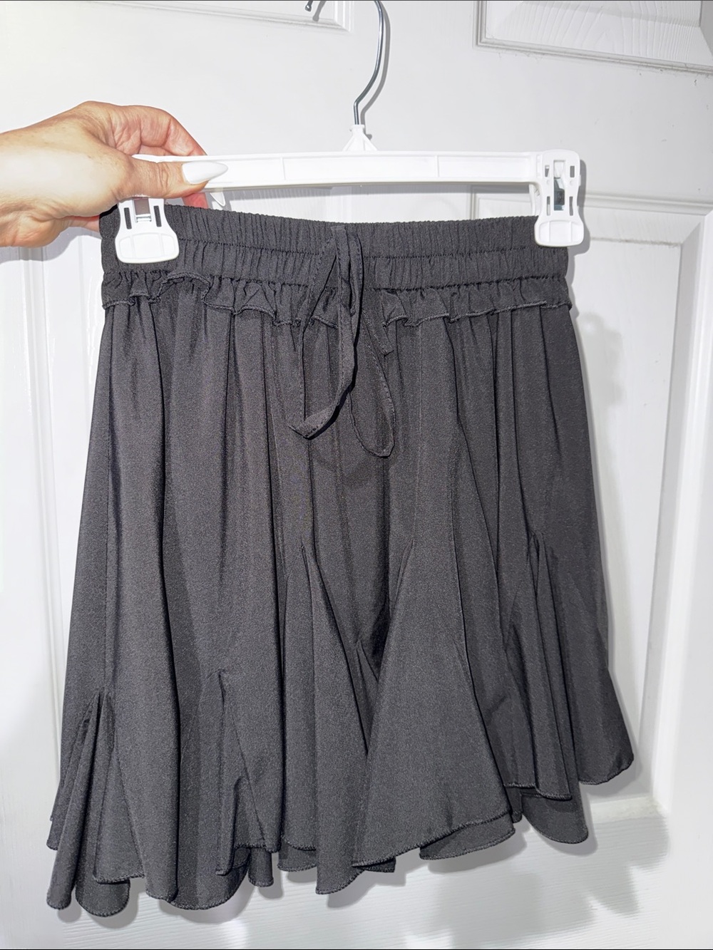 Black Elastic Waist Ruffle Hem Skater Skort
